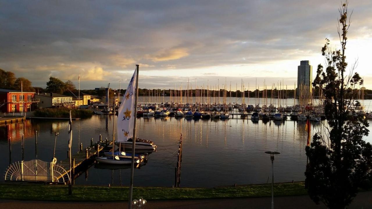 Akzent Hotel Strandhalle Schleswig Exterior photo