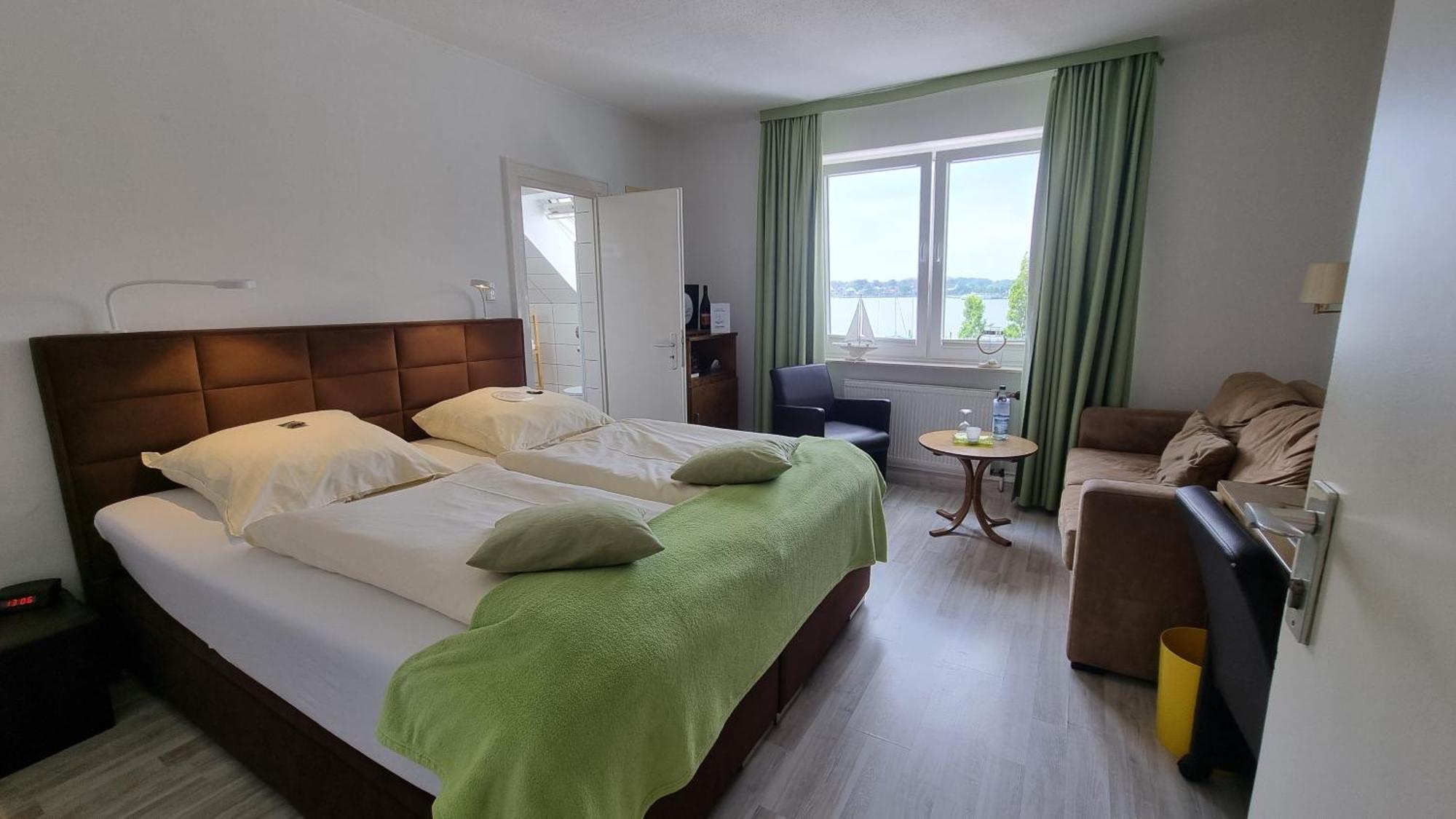 Akzent Hotel Strandhalle Schleswig Exterior photo